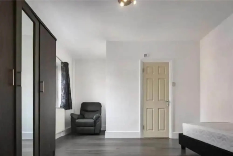 Limehouse Townhomes-4 Bedrooms,3 Bathrooms,garden