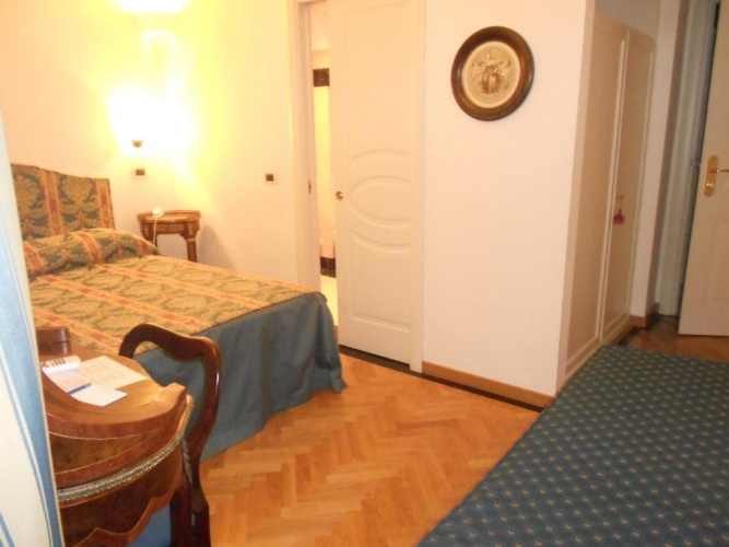 Standard Triple room