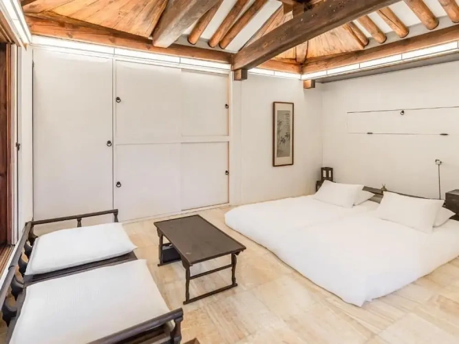 Superior Twin room with courtyard view