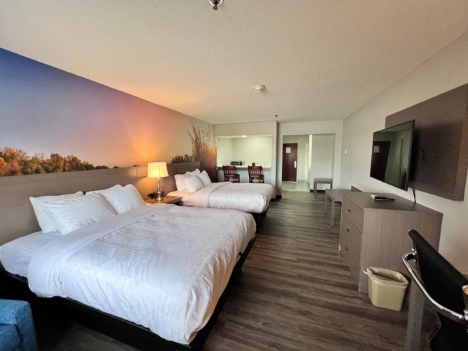 Standard Quadruple room with balcony and with lake view