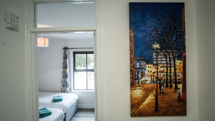 2 Bedrooms Business room