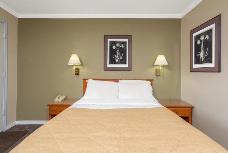 Grand Forks Inn