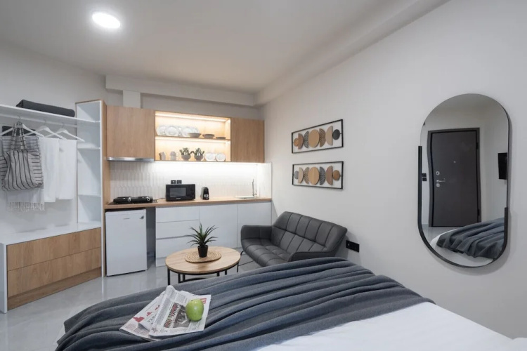LIV - Prime Central Athens Studio S8-2a