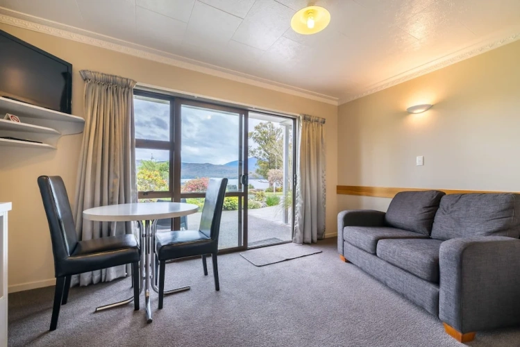 1 Bedroom Standard Double Suite with lake view