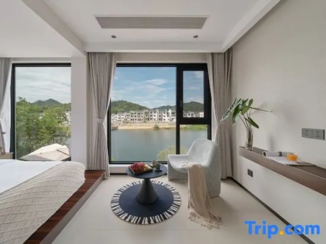 Standard Double room with river view