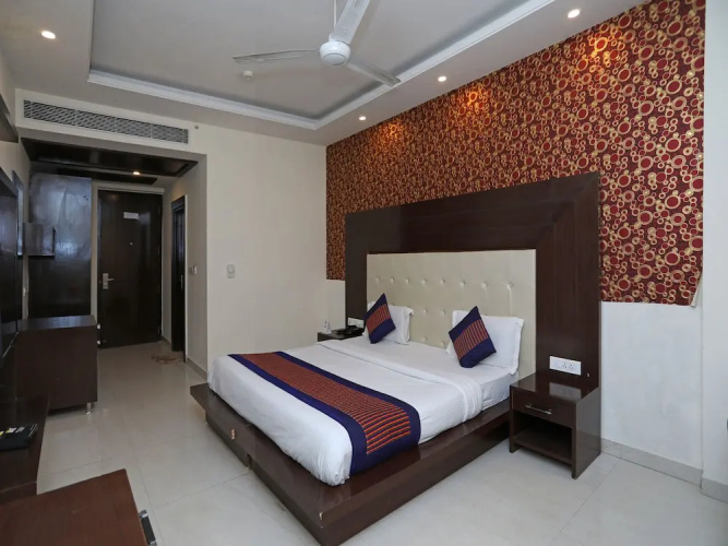 OYO 9532 Hotel Q-Cent