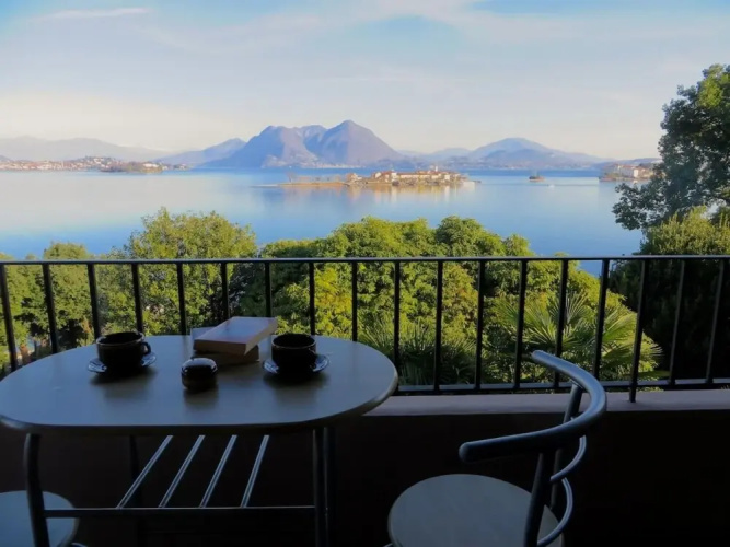Rashad Studio With Lake View in Baveno