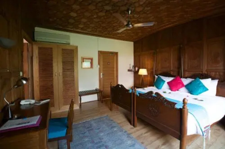 Sukoon Houseboat KashmirOver view