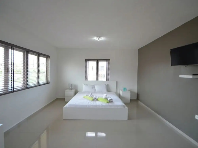 Modern Villa in Jan Thiel with Hot Tub