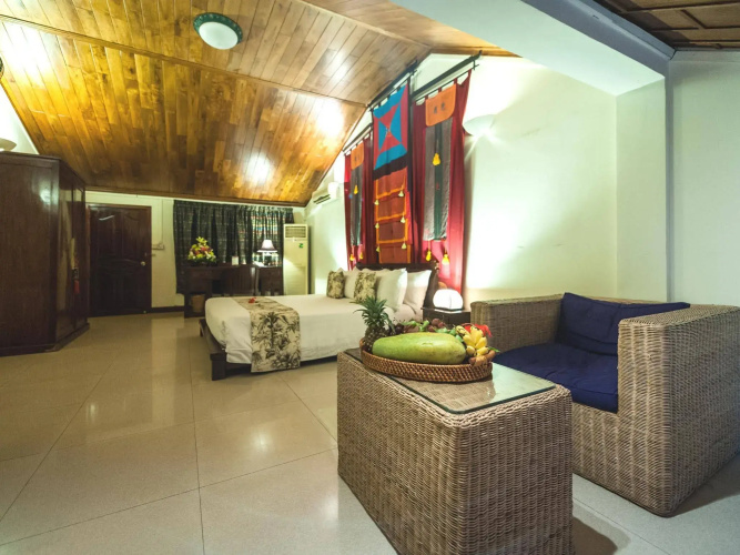 Red Hibiscus Hotel