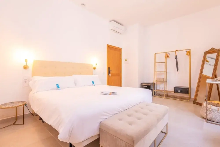 Standard Double room with city view