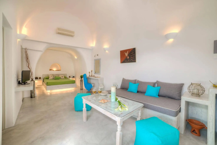 Kima Oia Suites