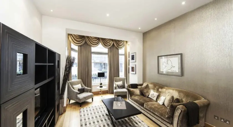 Pont Street Apartment