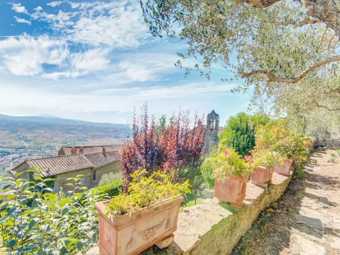 Villa in Cortona With Pool