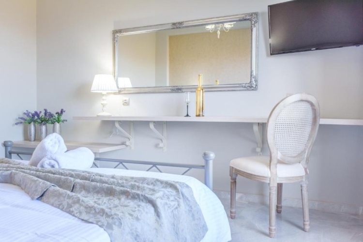 Deluxe Double room with partial sea view