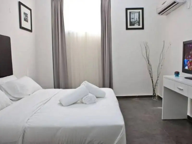 Geula Suites Hotel