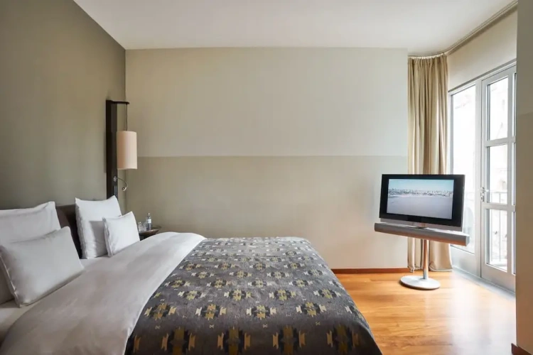 Grand Suite with balcony and with city view