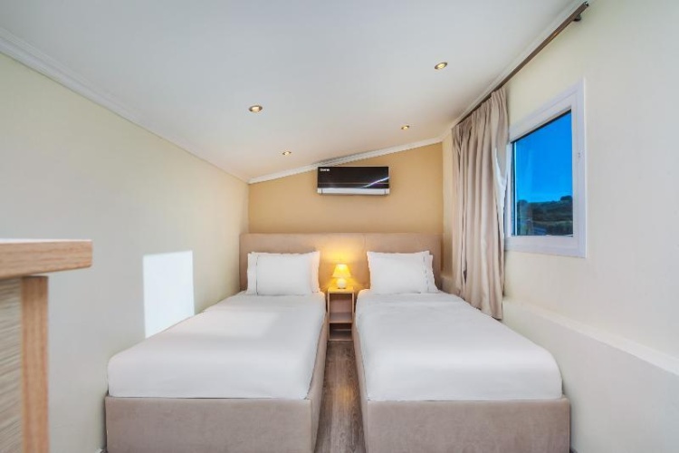 2 Bedrooms Villa