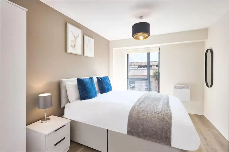 Near Xmas Market & Stadium-parking-wifi-sleeps 6