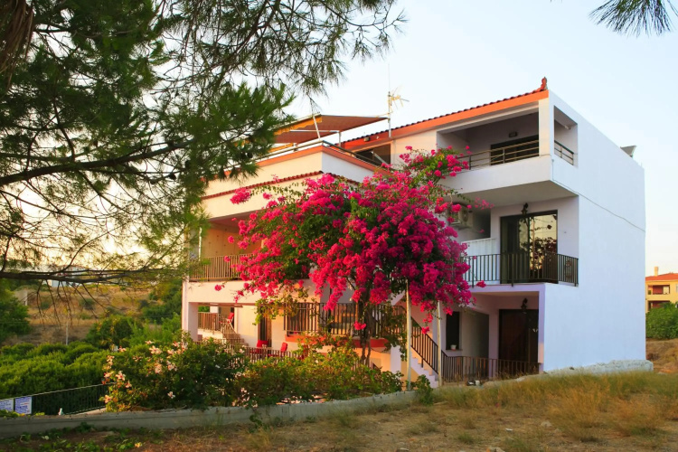 Stroubis Studios