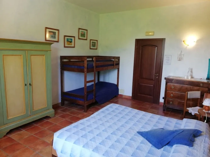 1 Bedroom Standard Quadruple Family room with land view