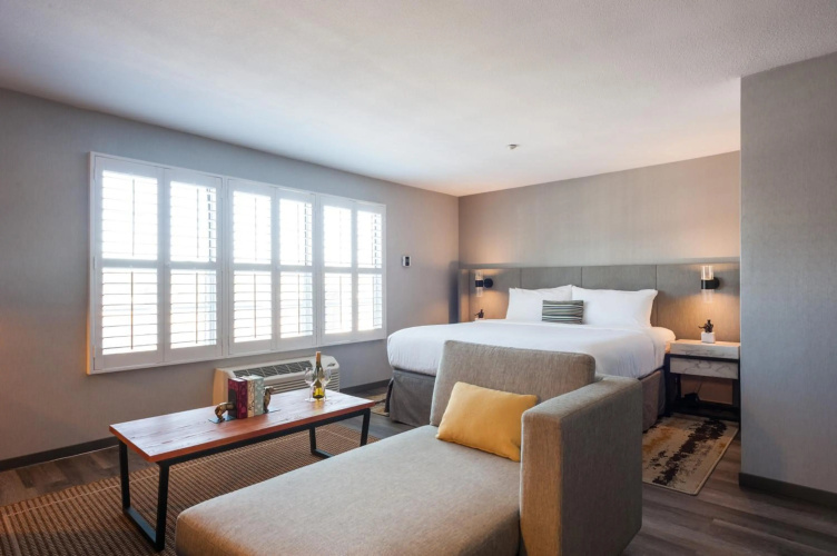 Hotel Indigo Napa Valley by IHG