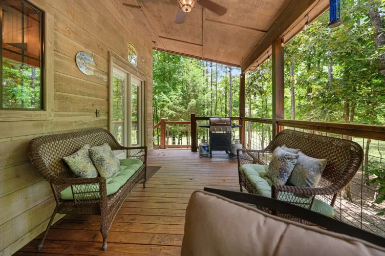 Squatch Watch Lodge 1 Bedroom Cabin