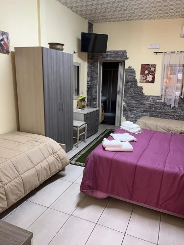 Deluxe Quadruple room with city view