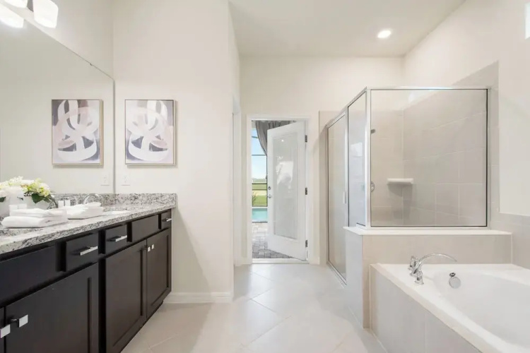 15993CCL Windsor Cay Resort
