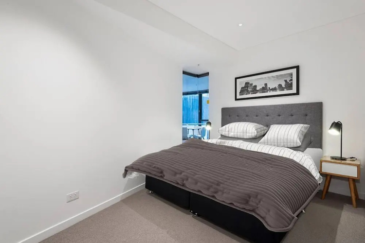 2BR Luxury Skytower CBD Pool Gym Netflix