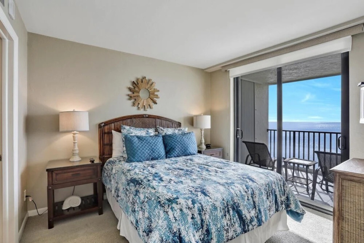 Charming Beachfront Condo With Pool, spa and Views