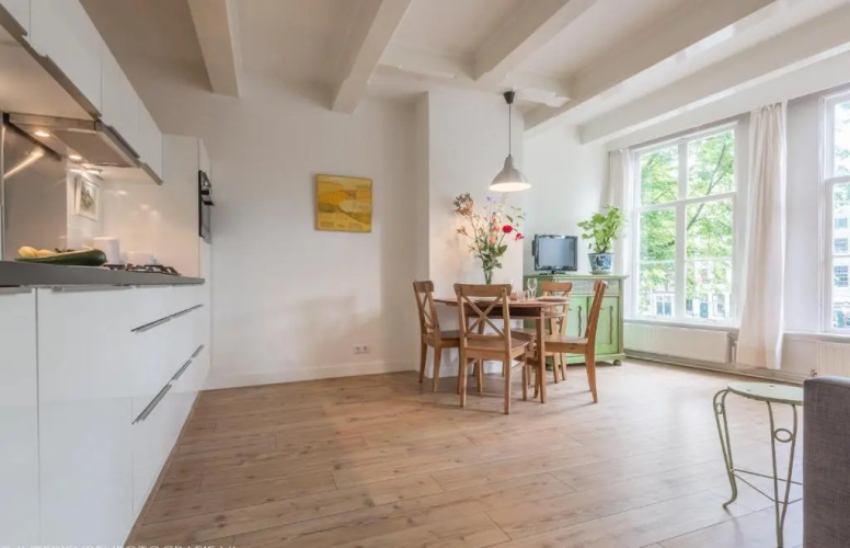 Canal View Amsterdam apartment