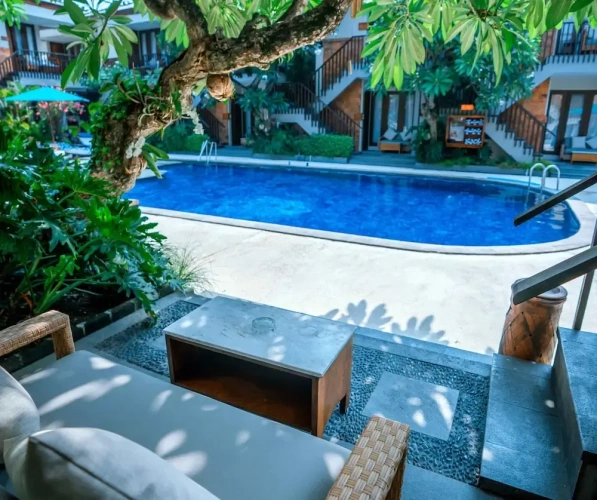 Deluxe room with pool view