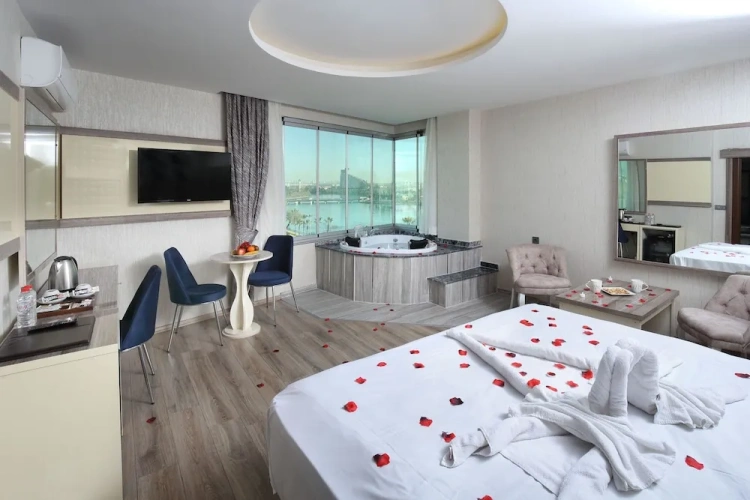 Deluxe Suite