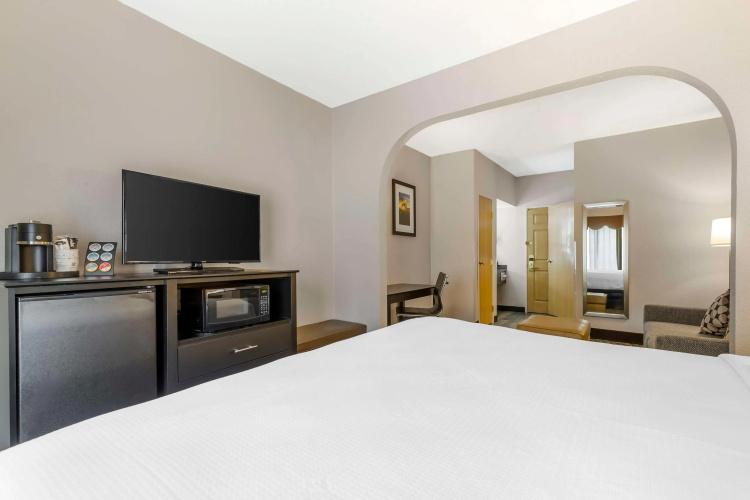 Best Western Plus Des Moines West Inn & Suites photo 6