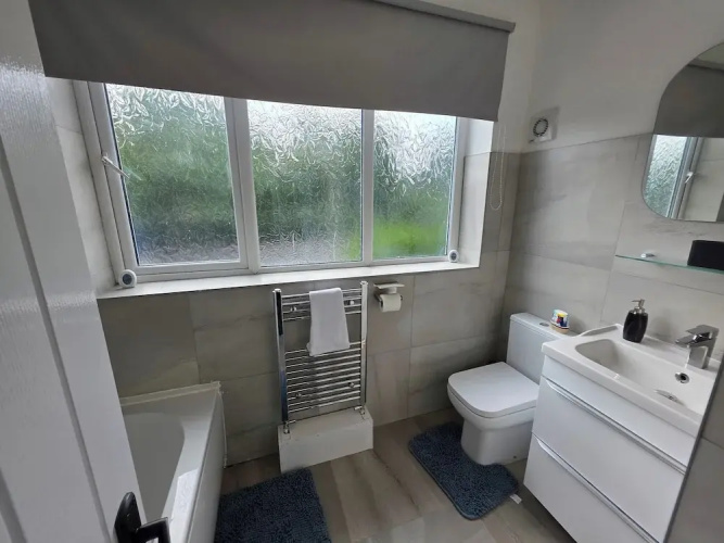 5 Beds, 7 Guests, Private Garden, Free Parking