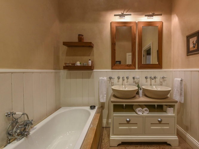 Luxury Twin Suite