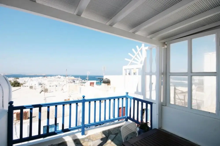Apartment with balcony and with sea view