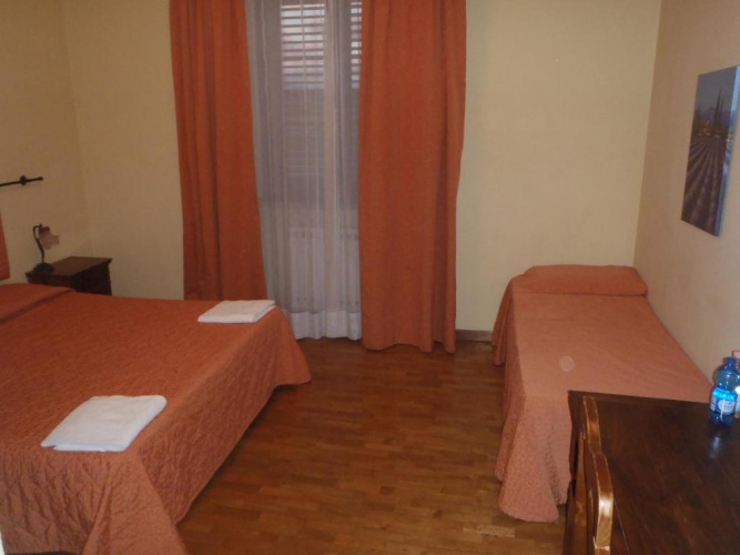 Standard Triple room