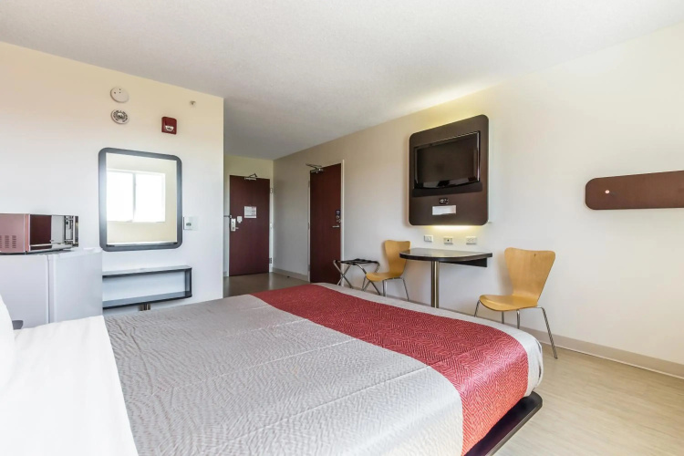 Motel 6 Kingston, ON