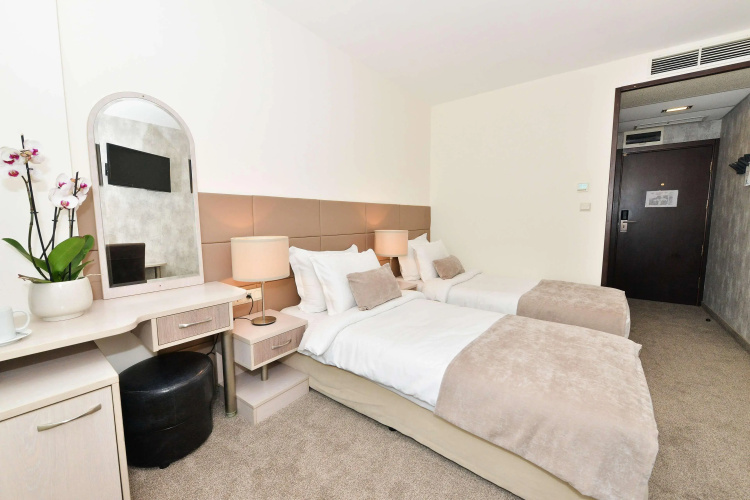 Art Plaza Hotel