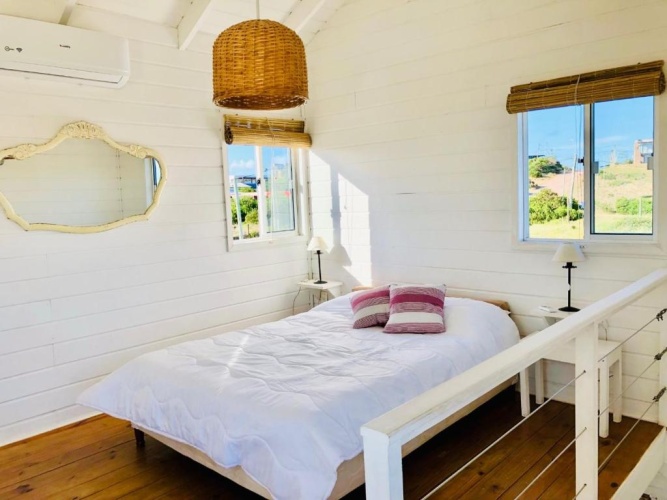Cottage with sea view