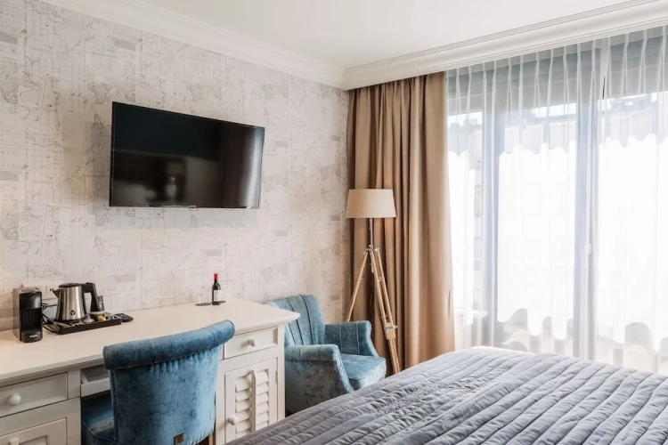 Standard Twin room with city view