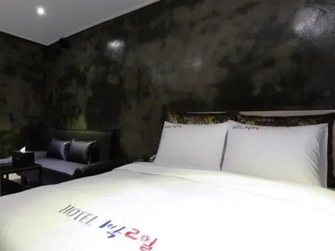 One Night and Two Days Hotel