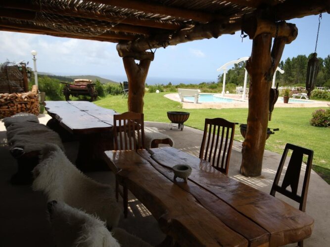 Tniqua Stable InnOver view