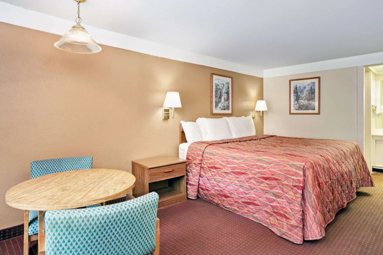 Knights Inn Charleston