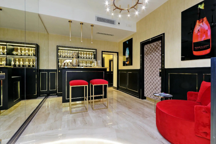 Trevi Diamond Luxury Suites & Jacuzzi