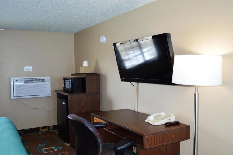Super 8 By Wyndham Spencer