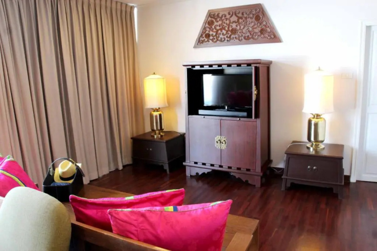 Samsen Suites