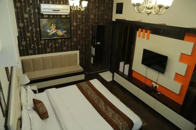 The Mirage Palace